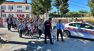 Jandarma okul önleri ve çevresinde güvenlik önlemlerini arttırdı