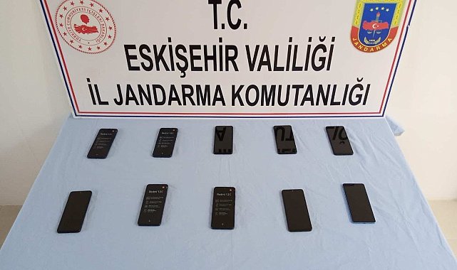 Kaçak cep telefonu satan şahıs yakalandı