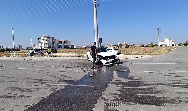 Karaman'da otomobiller çarpıştı: 2 yaralı