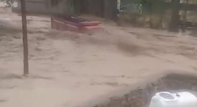 Kayseri'de sel suları kamyonu sürükledi, o anlar anbean kameraya yansıdı