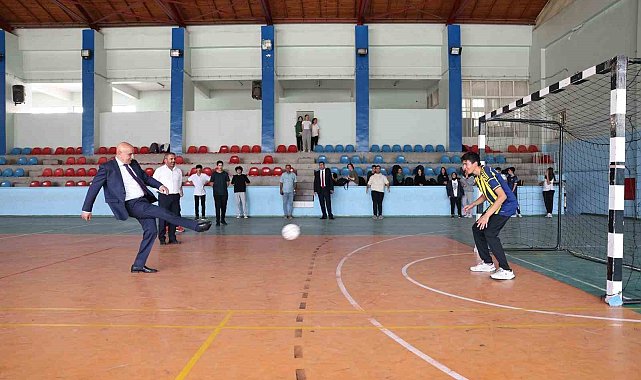 Keçiören Belediye Başkanı Altınok, mezun olduğu okulları ziyaret etti