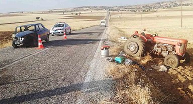 Kırıkkale'de otomobil ile traktör çarpıştı: 2 yaralı