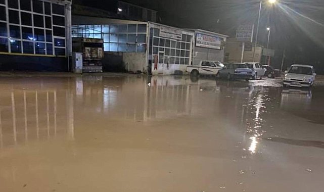 Kırşehir'de sağanak yağış hayatı felç etti