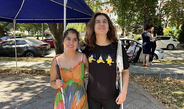 Konservatuar mülakatına giren görme engelli gençlerin azmi dikkat çekti