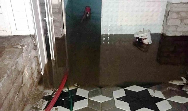 Konya'da sağanak, su baskınlarına neden oldu