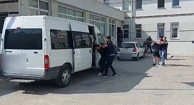 Konya'da uyuşturucu tacirlerine operasyon: 6 kilo eroin, binlerce hap ele geçirildi