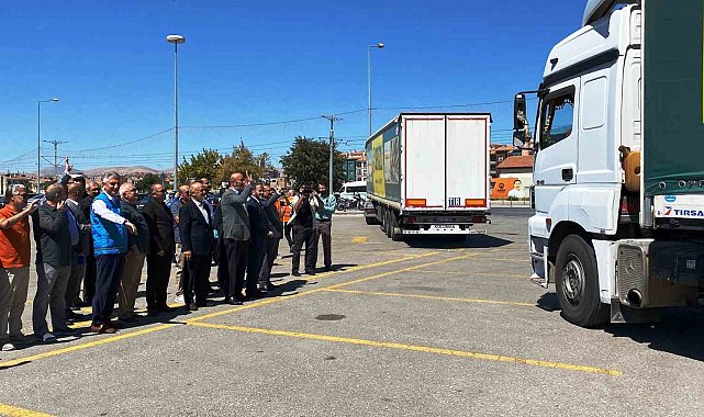 Konya'dan Hatay'a 100 çiftin düğünü için çeyiz yardımları tırlarla yola çıktı
