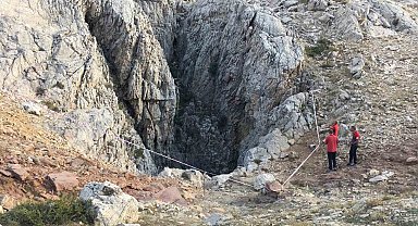 Mağarada mide kanaması geçiren ABD'li bilim adamının tahliyesine başlandı