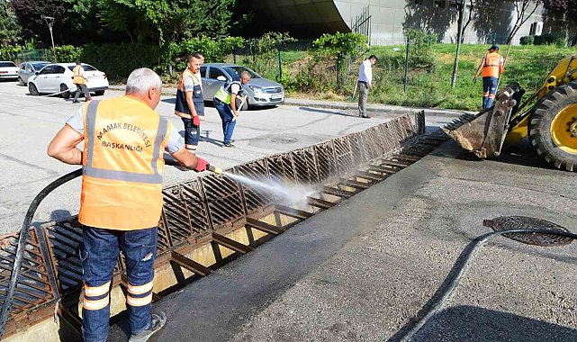 Mamak Belediyesi mazgalları temizliyor