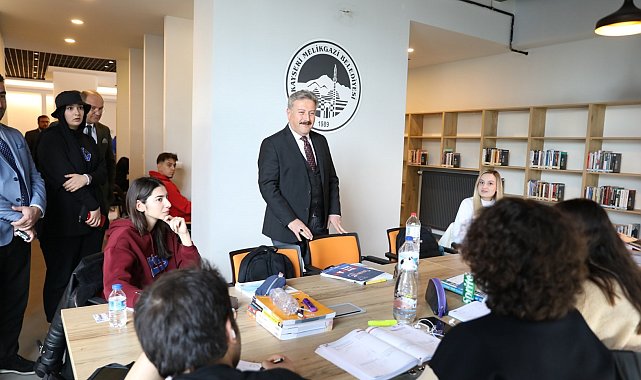 Melikgazi'de gençlerin bilgi yolculuğundaki rehberi: Akıl küpü kütüphaneleri