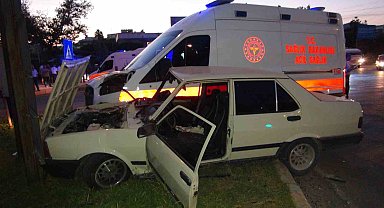 Mersin'de ambulans otomobille çarpıştı: 4 yaralı