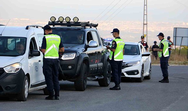 Mersin'de jandarma ekiplerinden dron destekli yol uygulaması yapıldı