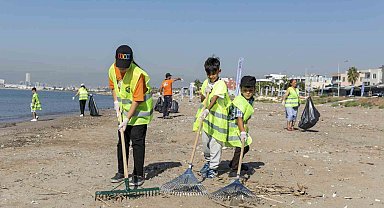 Mersin'de Karaduvar sahilinde temizlik çalışması yapıldı