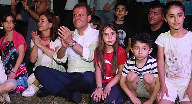 Mersin'de tiyatro sahnesi çocuklarla şenleniyor