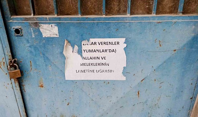 Metruk evin kapısına beddualı uyarı asıldı