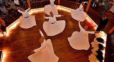 Mevlana vefatının 750. yıldönümünde taş mescitte anıldı