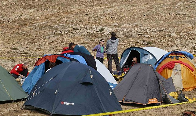Mide kanaması geçiren ABD'li bilim adamı 400 metreye kadar çıkartıldı
