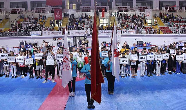 Minikler Türkiye Tekvando Şampiyonası'nın açılış seremonisi yapıldı