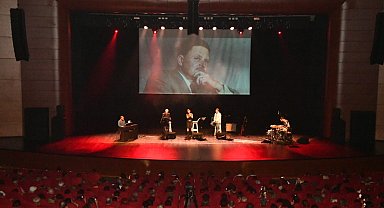 Nazım Hikmet Mersin'de, 60. ölüm yıl dönümünde caz şarkılarıyla anıldı