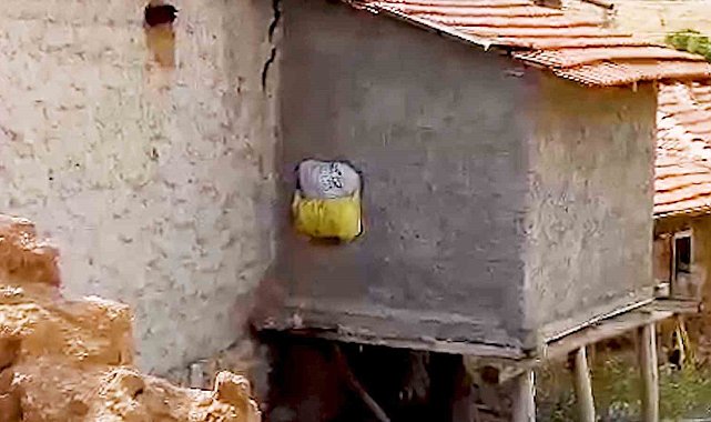 O detay jandarmanın gözünden kaçmadı: 57 yıl hapis cezası bulunan firari yakalandı
