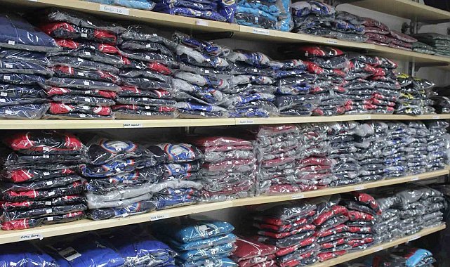 Okul kıyafeti alışveriş bugün de devam etti