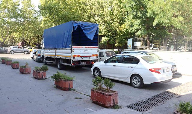 Okulların açılmasıyla o bölgedeki trafik sorunu vatandaşların tepkisine neden oldu