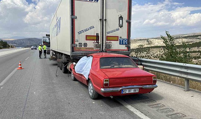 Otomobil tıra arkadan çarptı: 1 ölü, 1 yaralı