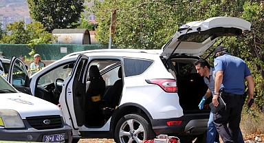 Polis olan eşi 12 yıl önce şehit olmuştu... Aracında başından vurulmuş halde bulundu