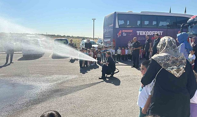 Pursaklar'da çocuklar itfaiye istasyonuna gezi düzenledi