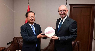 Rektör Erdal, Japon Açık Üniversitesi Rektörü Prof. Iwanaga ile bir araya geldi