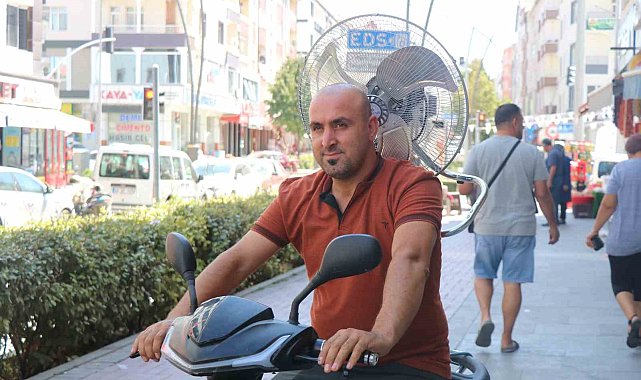 Sıcaktan bunalan vatandaş motosiklete vantilatör taktı