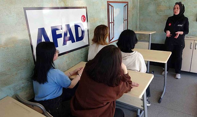Simülasyon tırı ile depremi birebir yaşadılar