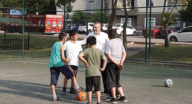 Sincan Belediye Başkanı Ercan çocuklarla top oynadı