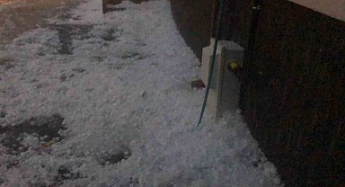 Sivas'ta ceviz büyüklüğünde dolu yağdı, korku dolu anlar kamerada
