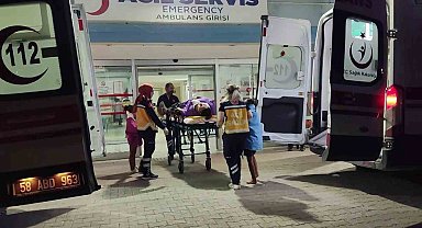 Sivas'ta iki otomobil çarpıştı: 2'si çocuk 7 yaralı
