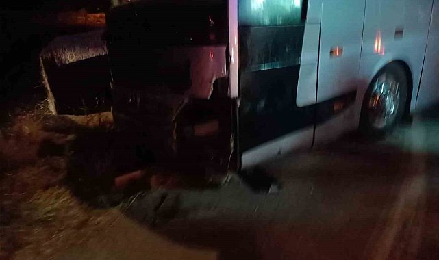 Sivas'ta yolcu otobüsü ile otomobil çarpıştı: 3 yaralı