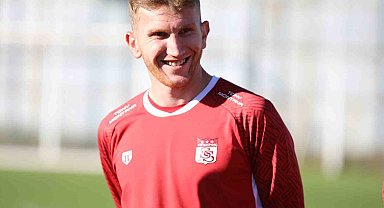 Sivasspor'un yeni transferi Burak Kapacak ilk idmanına çıktı