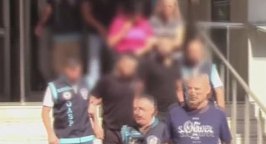 Sosyal medyadan tanıştığı şahısları eve davet ederek zorla senet imzalatan 4 kişi yakalandı