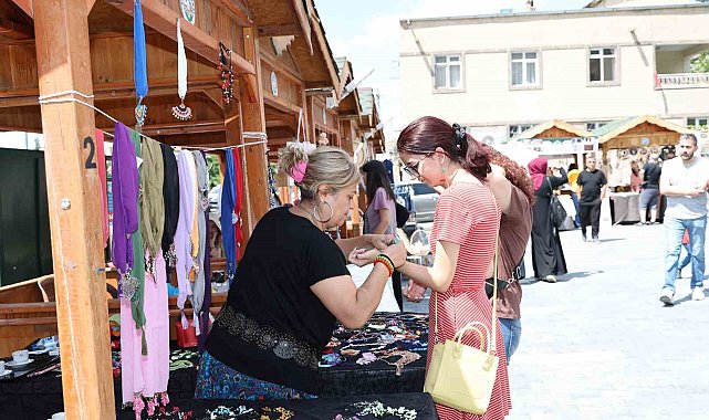 Talas; Maharetli Ellerle Ekim'e 'Merhaba' Diyor