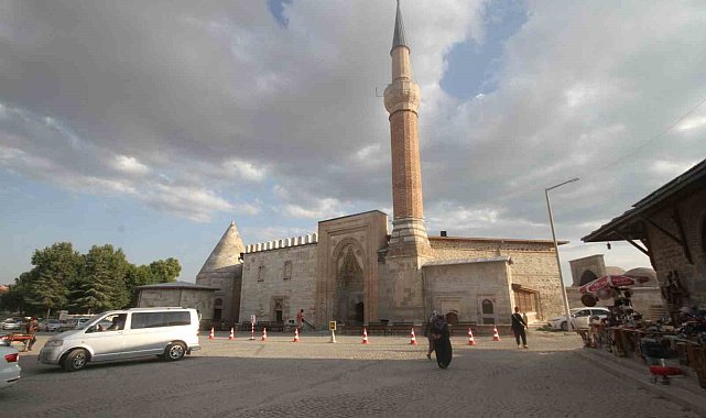 Tarihi Eşrefoğlu Camisi'ni bir yılda 281 bin kişi ziyaret etti