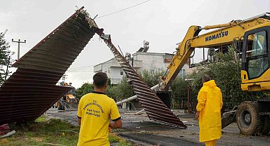 Tarsus Belediyesi yoğun yağış sonrası oluşan tahribata müdahale etti