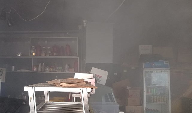 Tarsus'ta kafede çıkan yangın maddi hasara neden oldu
