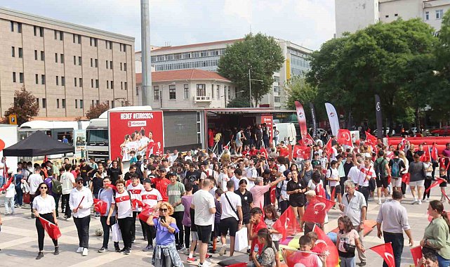 Türkiye Futbol Federasyonu valilik önündeki etkinliklerine devam ediyor