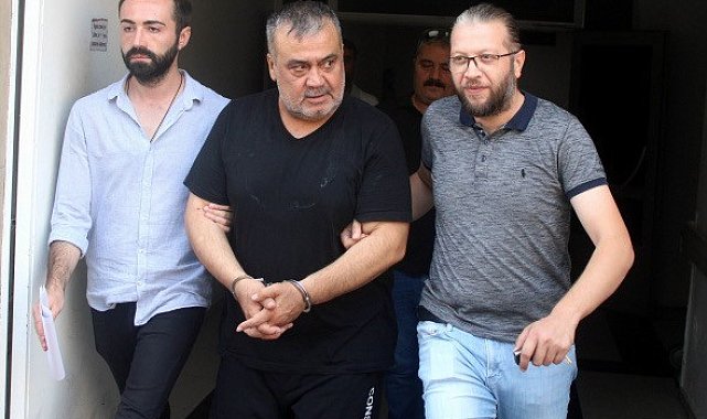 Ünlü sanatçı Metin Işık ve oğlu hakim karşısında