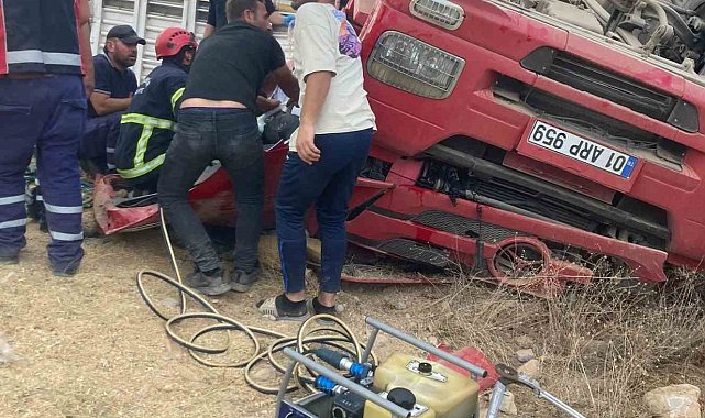 Virajı Alamayan Tır Devrildi: 1 Ölü 1 Yaralı