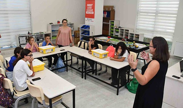 Yabancı öğrenci ve öğretmenler Yenişehir Belediyesi Akademi'yi gezdi
