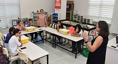 Yabancı öğrenci ve öğretmenler Yenişehir Belediyesi Akademi'yi gezdi
