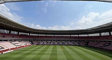 Yeni Atatürk Stadyumu'nda milli maç öncesi yoğun çalışma