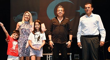 Yenişehir Belediyesi Sunay Akın ve Ali Altay'ı Mersinlilerle buluşturdu