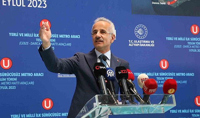Yerli ve milli sürücüsüz ilk metro aracı Ulaştırma ve Altyapı Bakanlığına teslim edildi